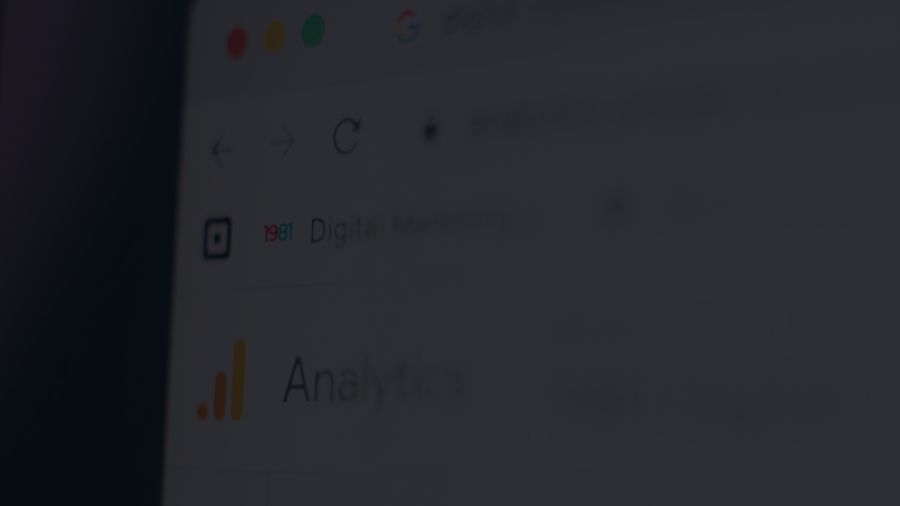 Interface Google Analytics affichée en gros plan sur un écran